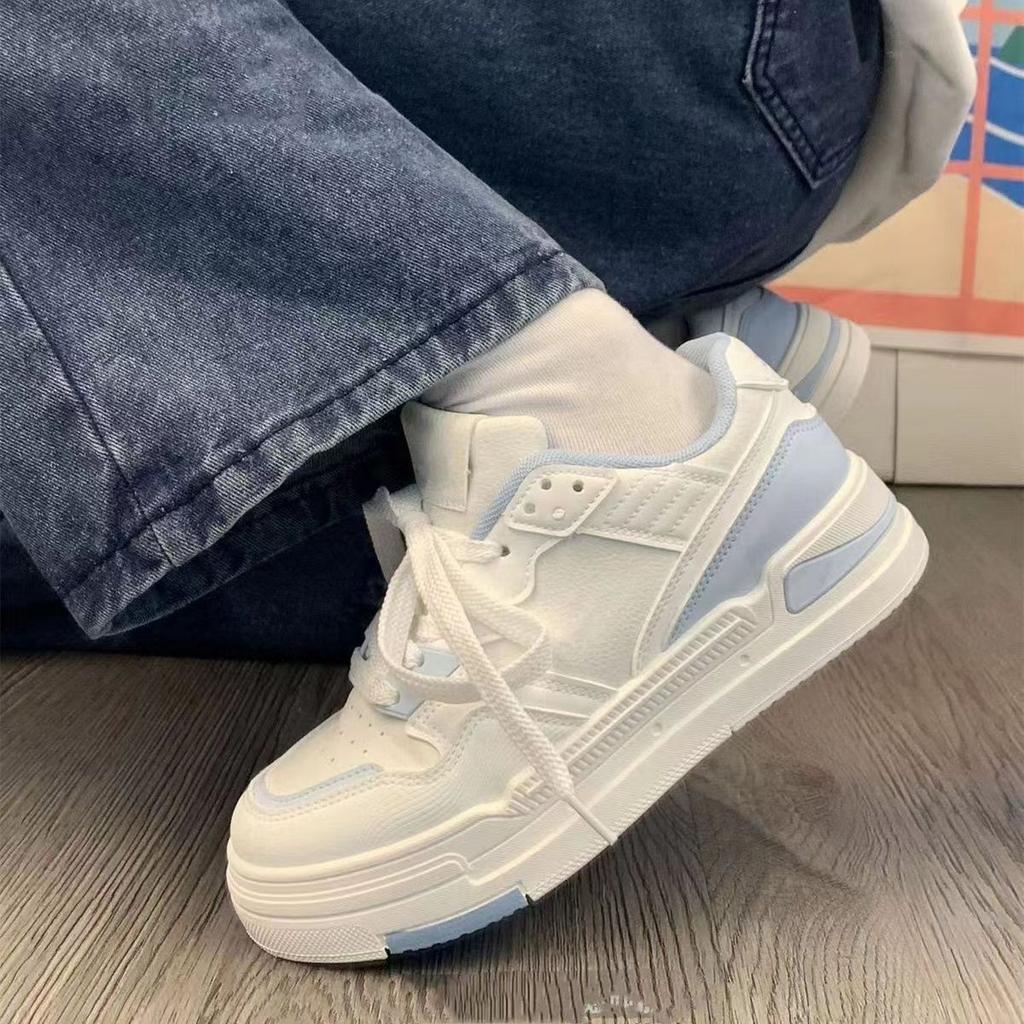 Корейская версия женской обуви, весенние универсальные дышащие повседневные белые туфли 2024 года, новый нишевый модный дизайн, толстая подошва, туфли прилив