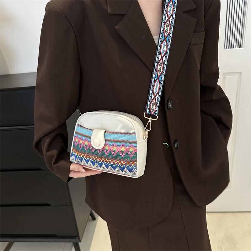 Ethnic Style and Personalized Trendy Women's Bag In Spring New Style Fashionable  Simple  Large Capacity Retro One-shoulder Crossbody Small Square Bag