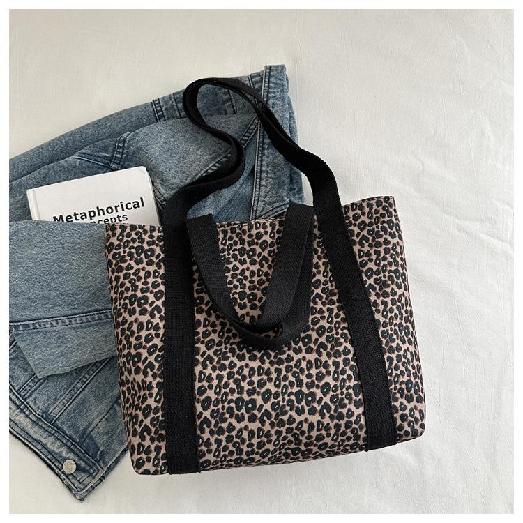 Сумка через плечо в иностранном стиле для литературных и художественных студентов, вместительная, с леопардовым принтом, персонализированная, трендовая, женская сумка