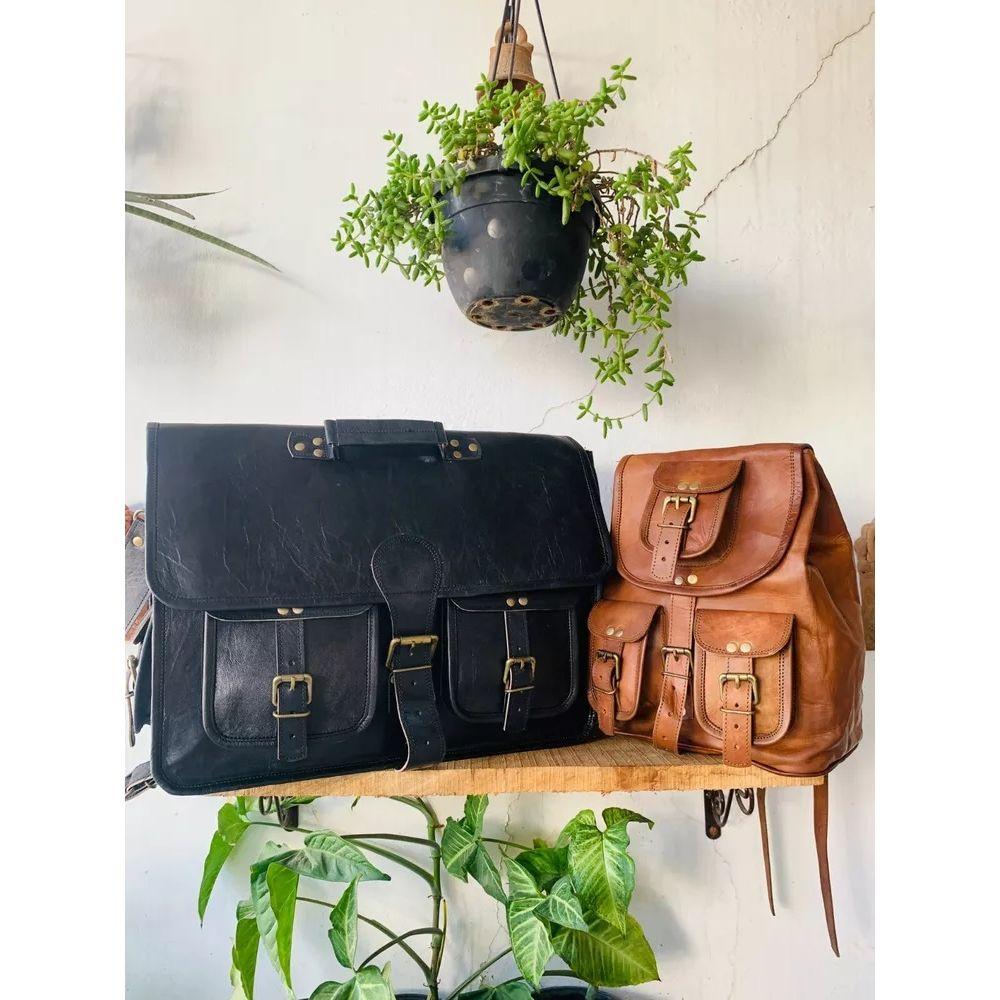 Сумка-мессенджер для ноутбука из натуральной черной козьей кожи ручной работы в винтажном стиле  ( Бесплатный рюкзак из козьей кожи коричневого цвета, размер сумки - 10 x 13 )