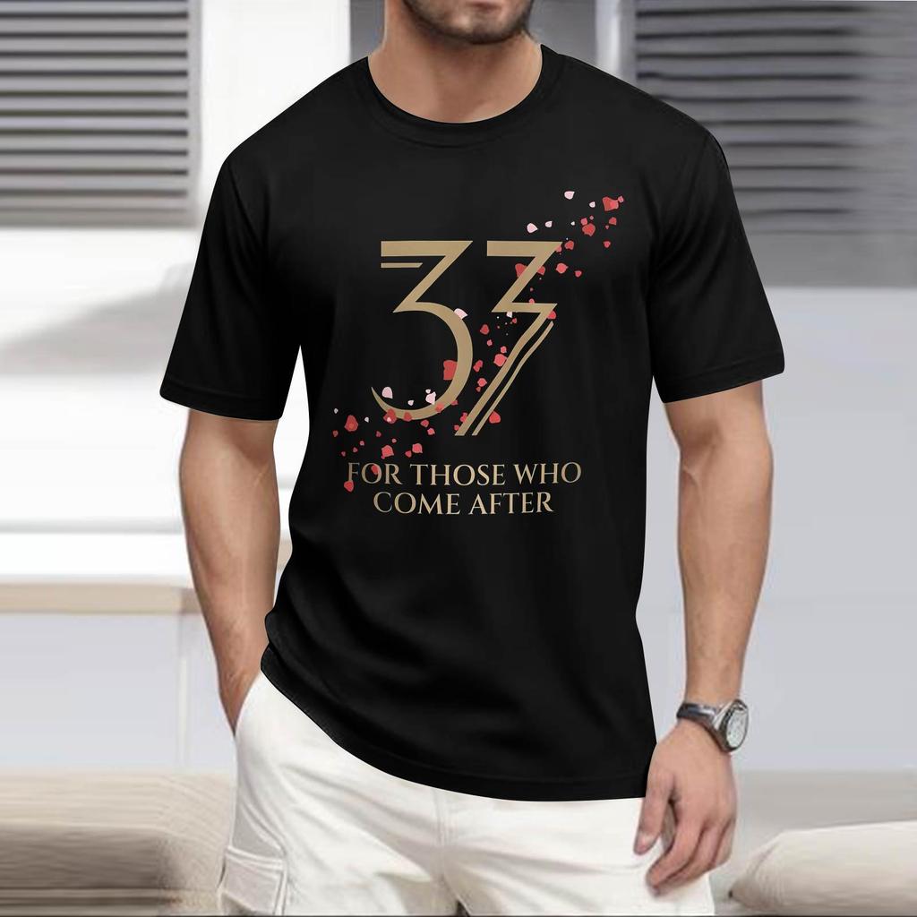 Стильная и повседневная мужская футболка с круглым вырезом, свободного кроя, с короткими рукавами.