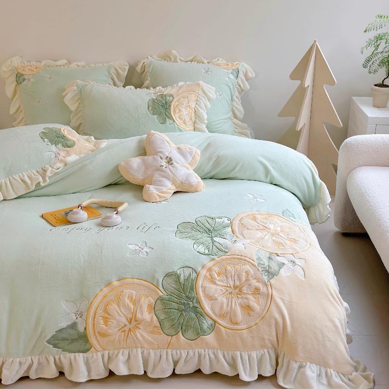 2025 Милый Лимонно-Молочный Бархатный Зимний Толстый Плюшевый Коралловый Флис Четырехкомпонентный Комплект Пододеяльника