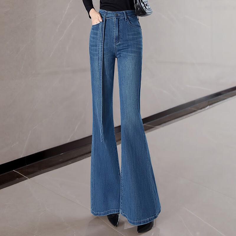 Женские выбеленные джинсы клеш с высокой посадкой и облегающего кроя