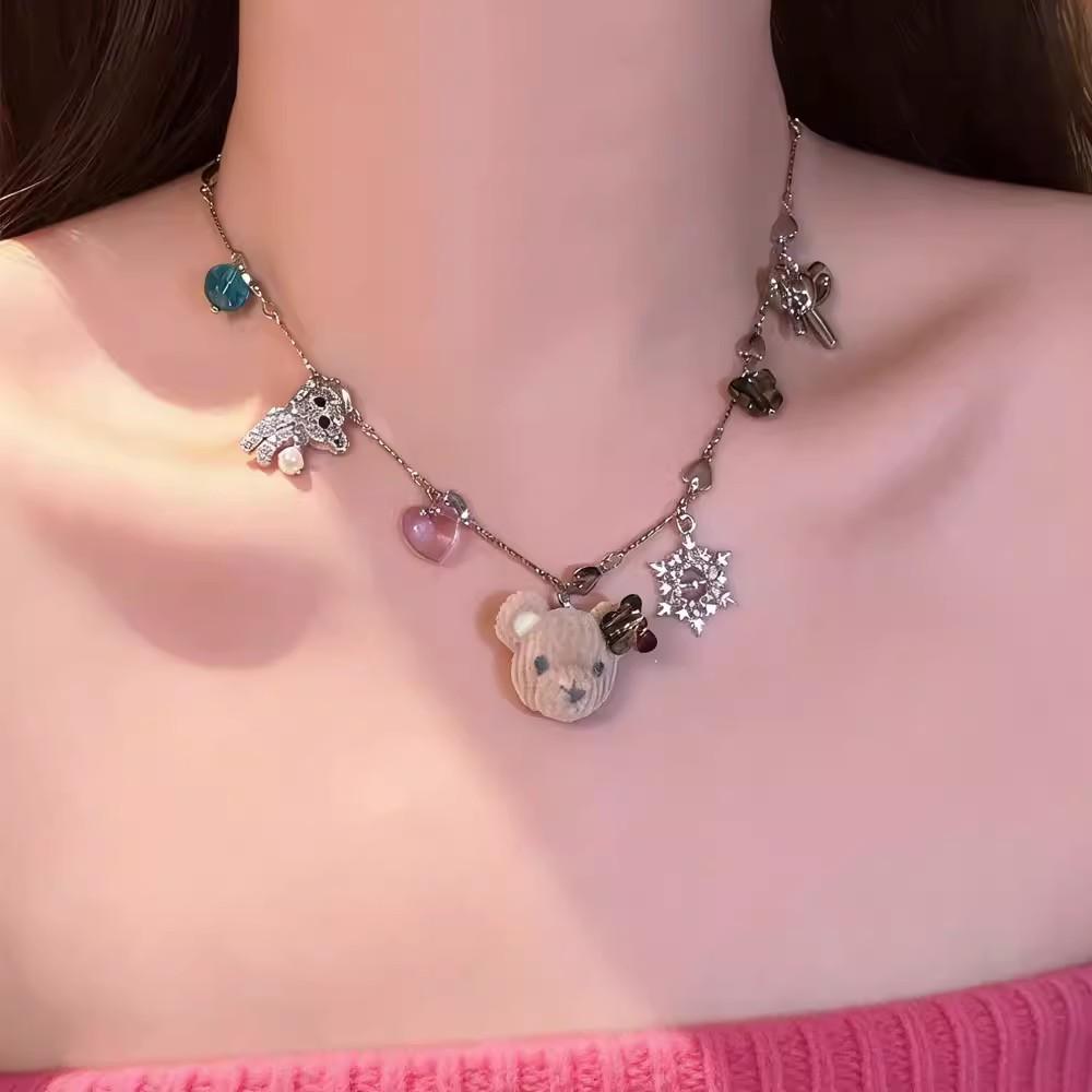 Women Niche Design Flocked Bear Snowflake Pendant Necklace, Cute Sweet Elegant Collarbone Chain Autumn Winter Necklace