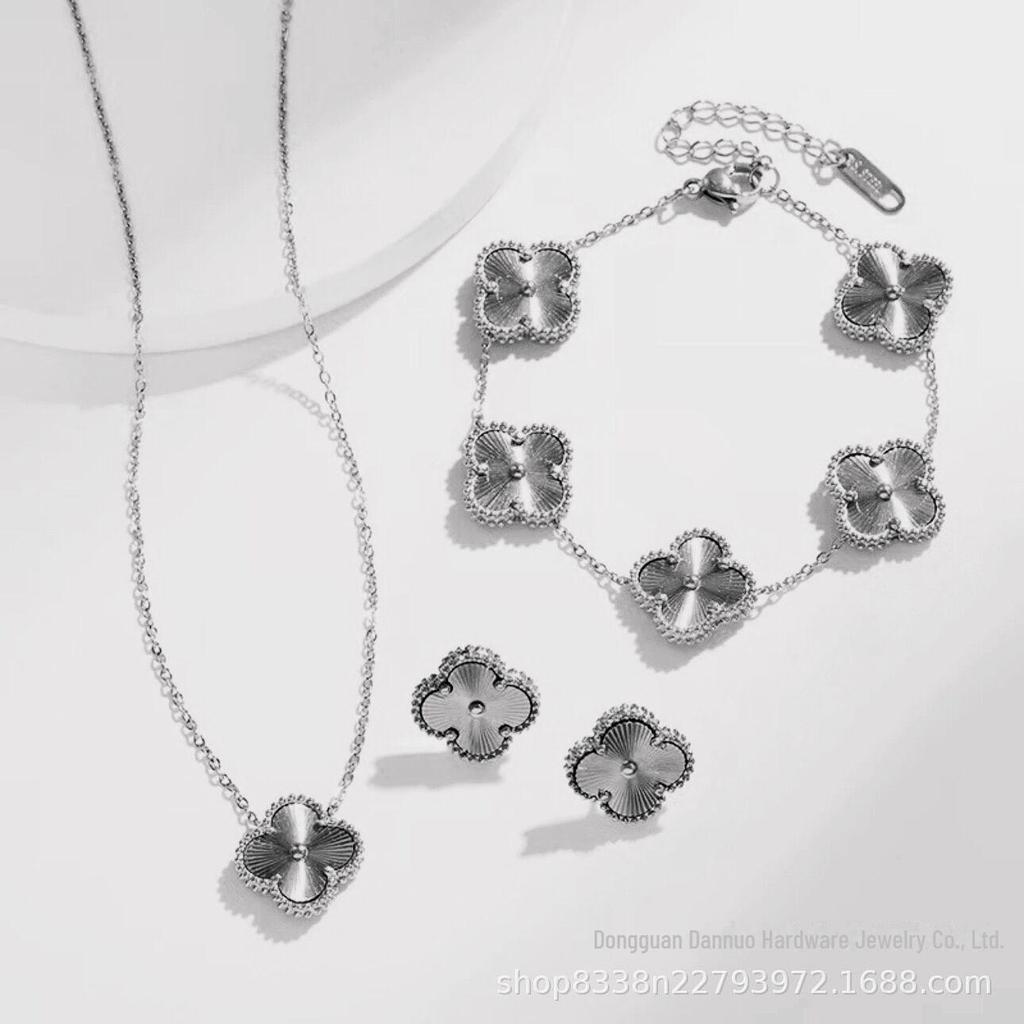 Трендовое женское ожерелье на ключицу с четырехлистным клевером 2023 года — стильный и уникальный дизайн