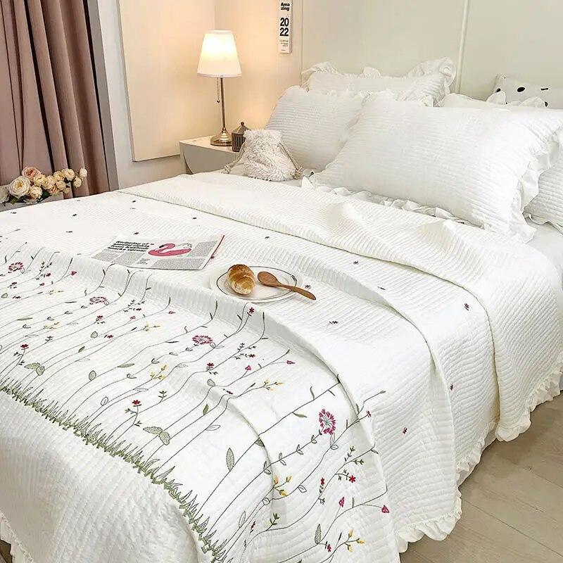 Korean Version Of The New Embroidered Summer Cool Quilt Ice Silk Lace Air Conditioning Thin Quilt Sheet Pillowcase