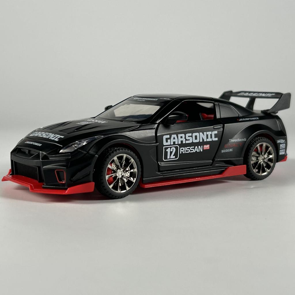 1:32 Nissan GTR CSR2 Alloy Metal Diecast Model Car Home Decoration & Collectibles Hobby Display Ornaments Holiday Present Gifts