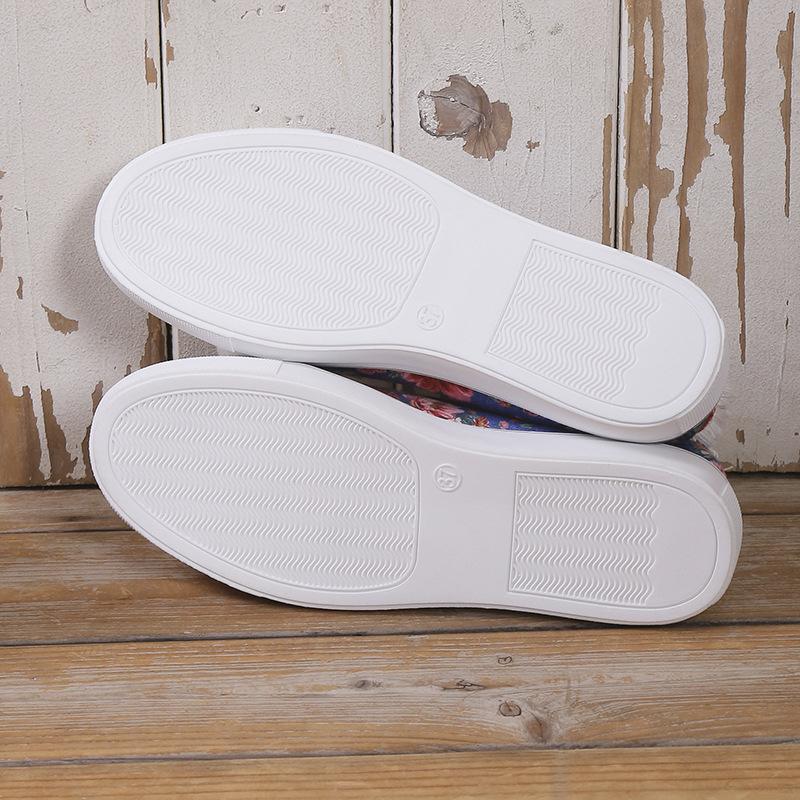 Fashion Women's Flat Canvas Shoes 2024 New Skull Print Casual Lace Up Round Toe Vulcanized Shoes Outdoor Women Versatile Walking Shoes