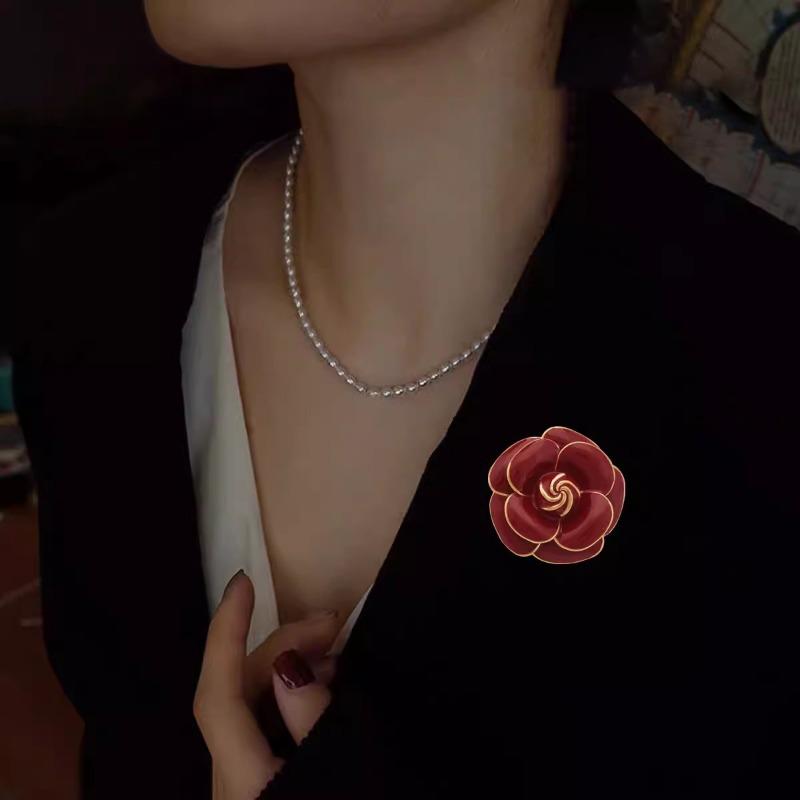 Xiaoxiangfeng Camellia Brooch, A High-end Feminine Charm, Retro and Versatile Brooch, Elegant and Grand Coat Pin