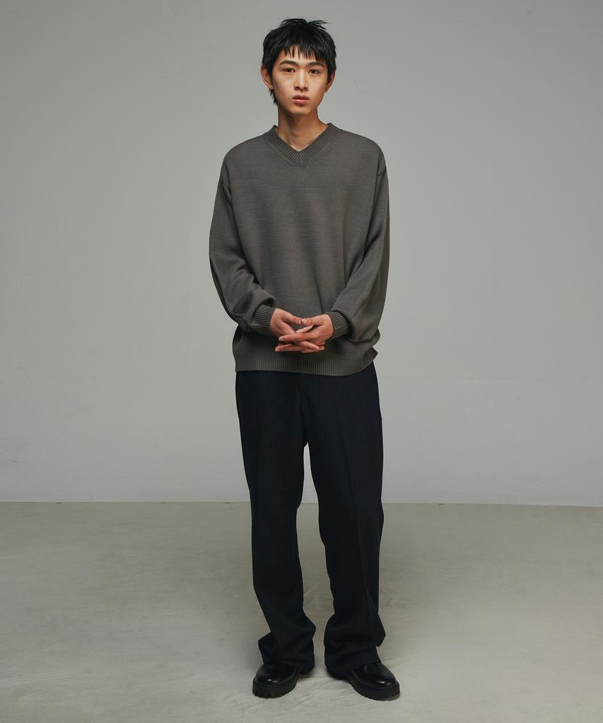 SIGNATURE V-Neck Relaxed Knit [Charcoal]