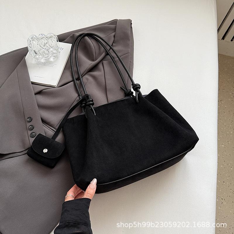 Сумка Новая Осенняя Сумка-тоут Большой Вместимости Премиальный Чувственный Портативная Сумка через Плечо Ретро Универсальная Сумка-подмышку Женская