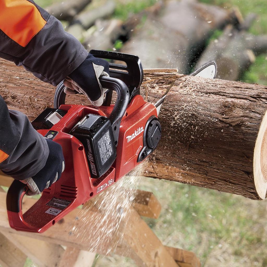 Makita Аккумуляторная цепная пила MUC400DGFR с шиной 400 мм, аккумулятор 6 Ач, аккумуляторы и зарядное устройство, красная, 18 В, (Два включены)