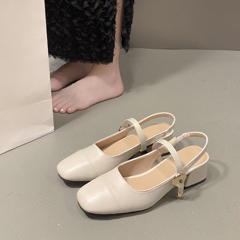 Босоножки Баотоу женские лето 2025 новые темпераментные толстый каблук ремешок с одной пряжкой с юбкой серебристые босоножки Мэри Джейн