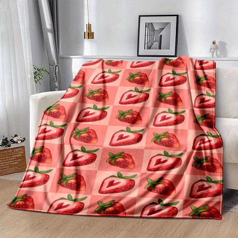 1pc Strawberry Printing Lightweight Flannel Blanket, Comfortable and Warm Blanket, for Camping Sofa Bed and Couch Office, Suitable for Gift B