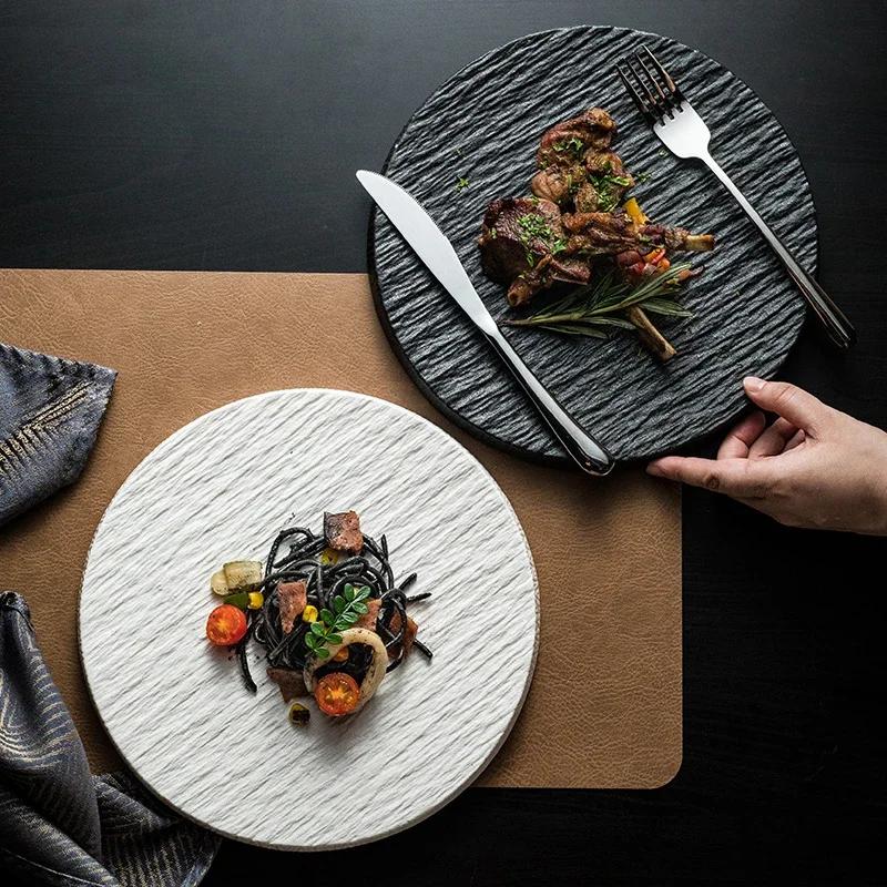 Творческая западная посуда Керамическая круглая тарелка для стейка и пасты Кухонная утварь Изящная посуда для приготовления пищи Черная каменная зернистая плоская тарелка