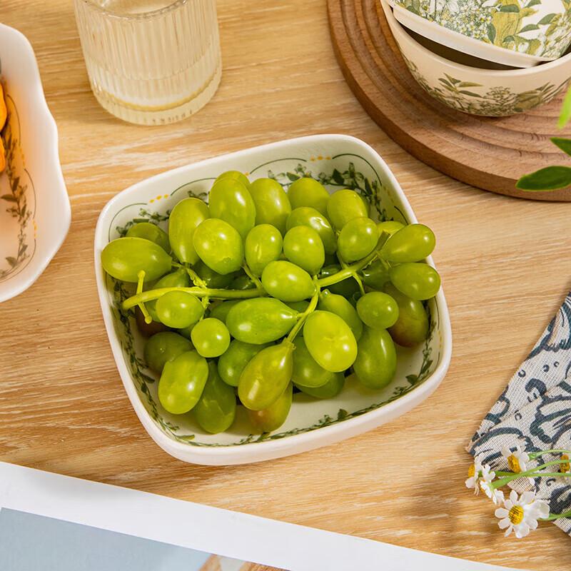 Набор квадратных тарелок ZISIZ Ландыш с ободком