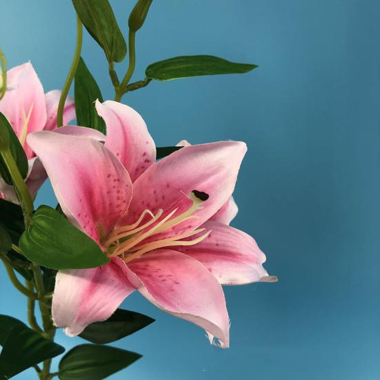 Широко используемый поддельный цветок лилии, яркий, безопасный, декоративный