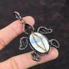 Голубой шеелитовый кулон, обернутый медной проволокой, подвеска в виде черепахи, ювелирное изделие ручной работы, потрясающий кулон с драгоценным камнем, изумительное медное ювелирное изделие, подарок на помолвку