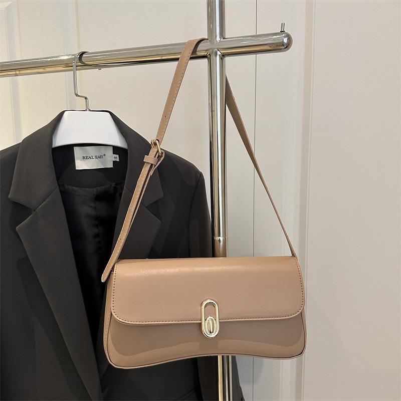 Ручная сумка-багет женская маленькая квадратная сумка французская индивидуальность трендовая 2025 новая замок модная ретро подмышечная зарубежный стиль на одно плечо