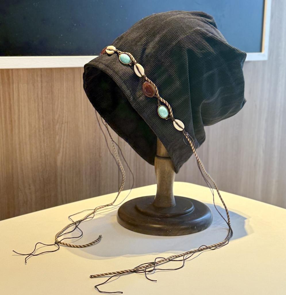 Hot Sale Women Fashionable Gem Chain Decorated Solid Color Versatile Outdoor Photography Autumn Winter Warm Retro Stacked Hat