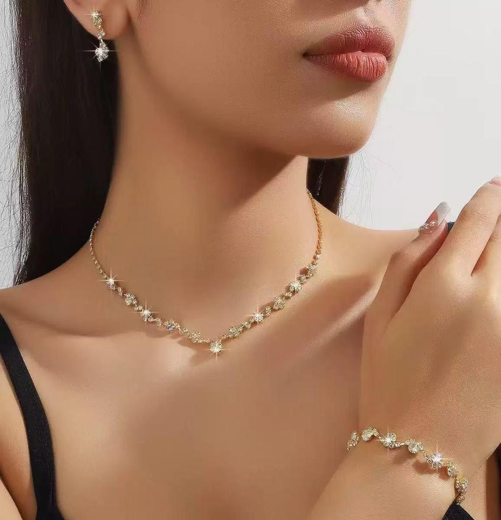 Элегантный межконтинентальный свадебный набор из страз: колье и серьги