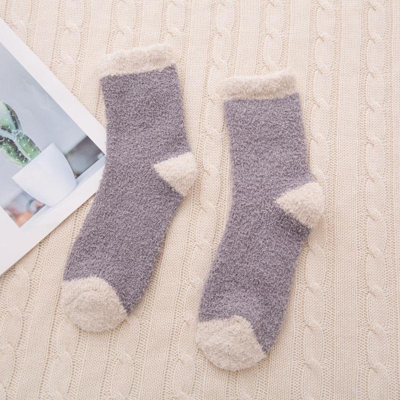 5/10 Pairs Casual Autumn Winter Fleece Lined Socks for Women Winter Coral Velvet Mid Calf Socks Thickened Warm Postpartum Floor Socks for Sleep