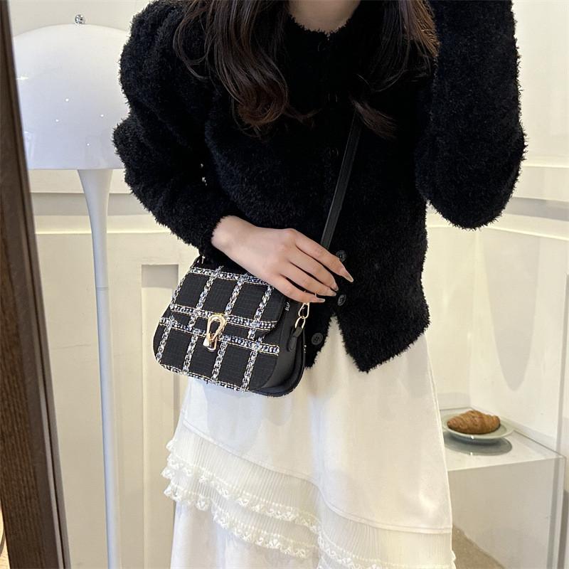 Elegant Minimalist Women's Canvas Crossbody Bag With Unique Saddle Design For Everyday Use