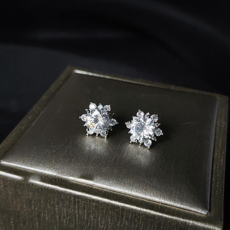 Simple Luxury Snowflake Zircon Stud Earrings Fashionable Chic Dazzle Jewelry