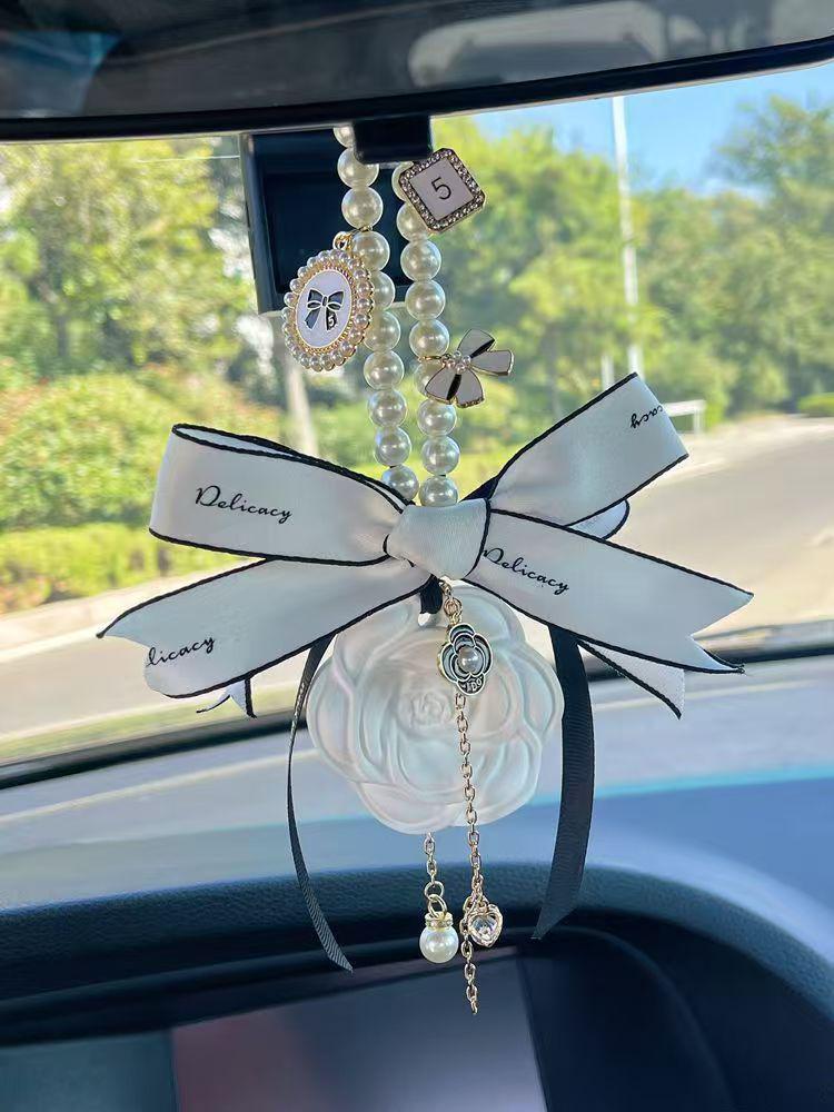 Подвеска на зеркало заднего вида и аромадиффузор «Аромат камелии» 2025