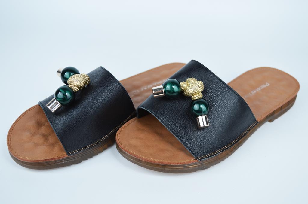 Шлепанцы с шариками Prima d'Arte 27062 36 Черные кожа