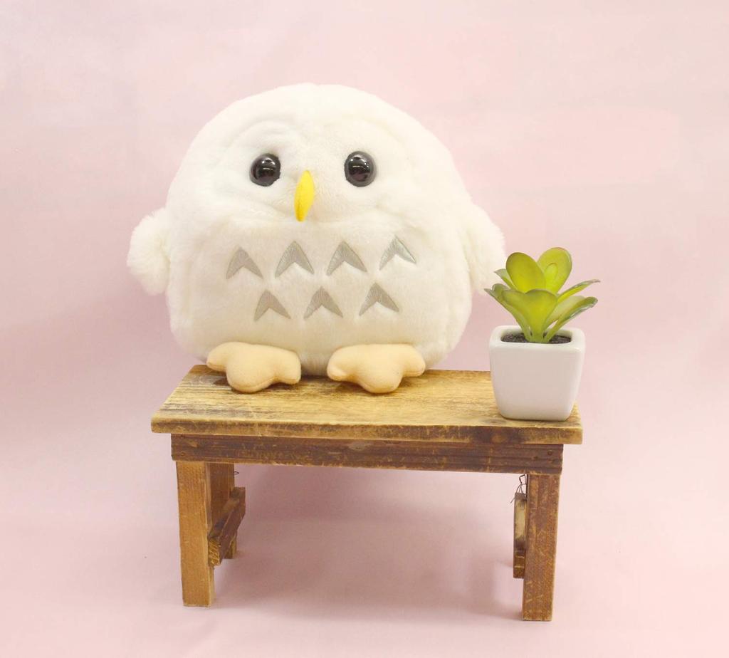 Взлетающая Счастливая Сова Средняя Белая