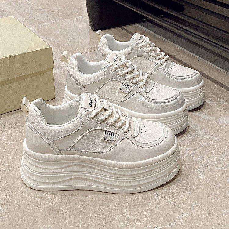 Маленькие белые туфли на толстой подошве для женщин и невысоких мужчин, новая весенняя универсальная обувь на шнуровке 2025 года для студенток, позволяющая увеличить их рост и