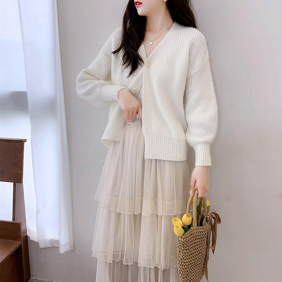 Lazy Style V-Neck Knit Cardigan: Loose-Fit, Long-Sleeve, Single-Breasted Sweater for Spring and Autumn