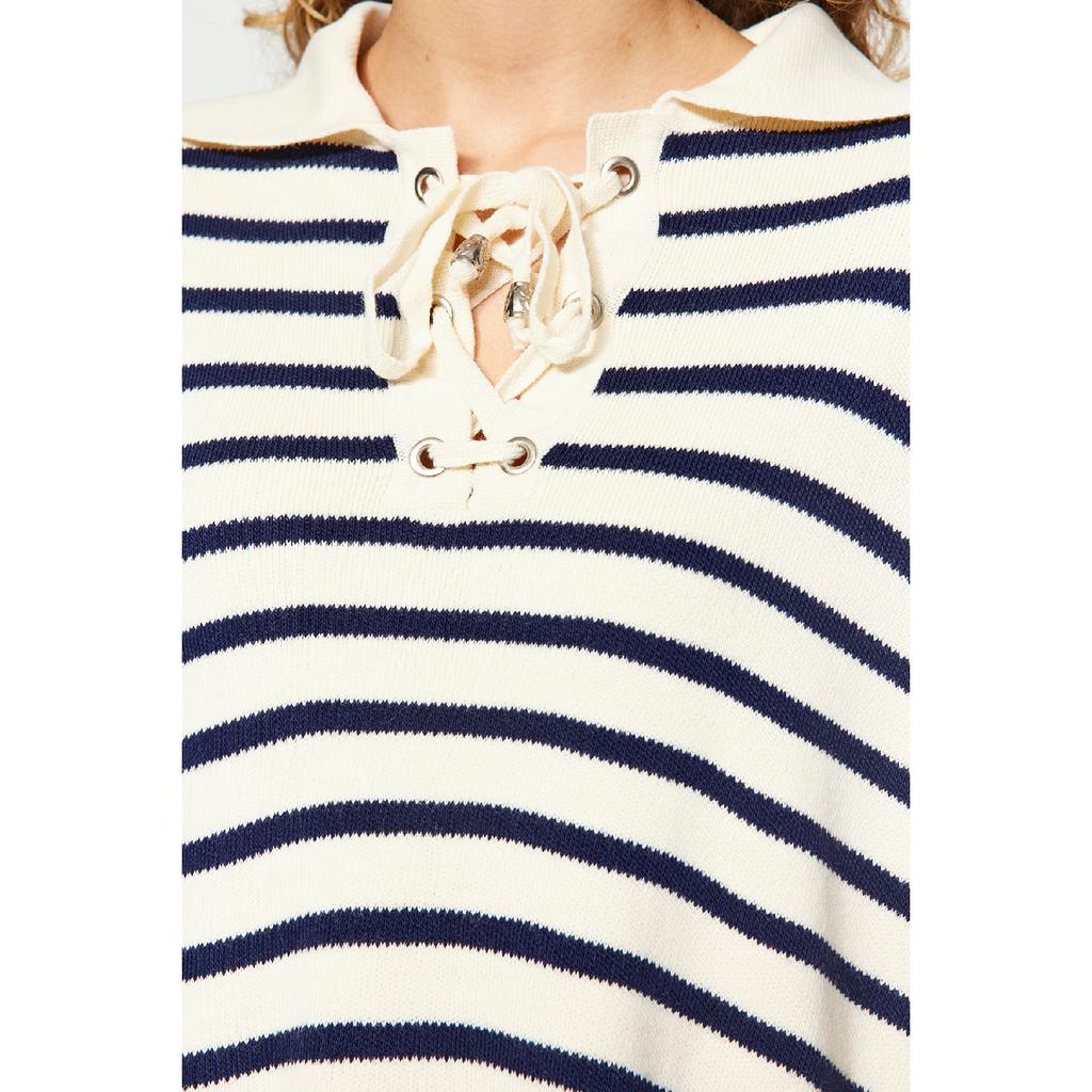 Темно-синий удобный вязаный свитер в полоску Tctaw24ak00172