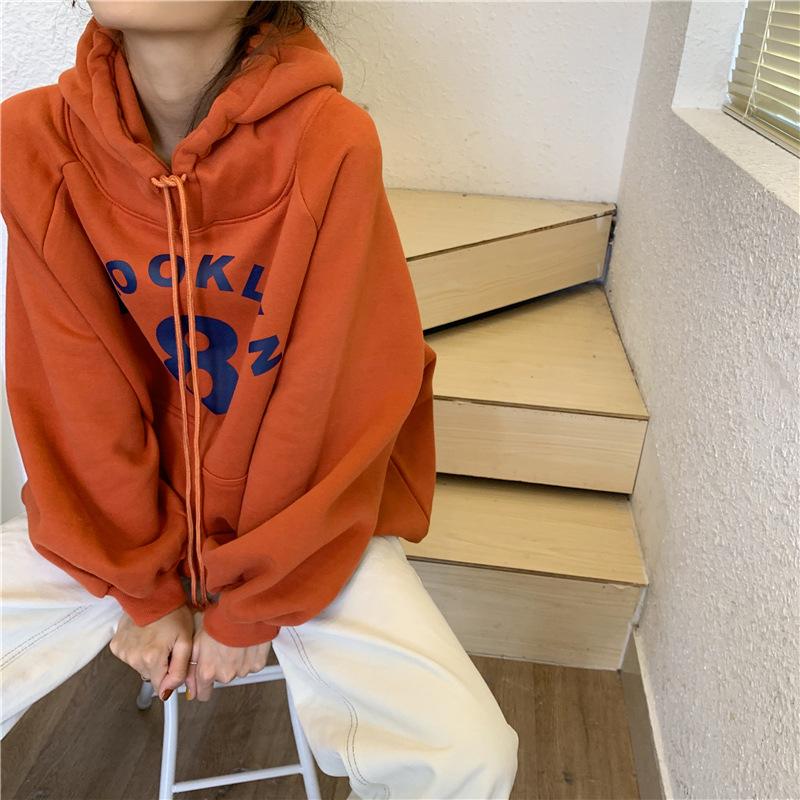 Женский осенне-зимний свободный топ с буквенным принтом и толстым плюшевым капюшоном