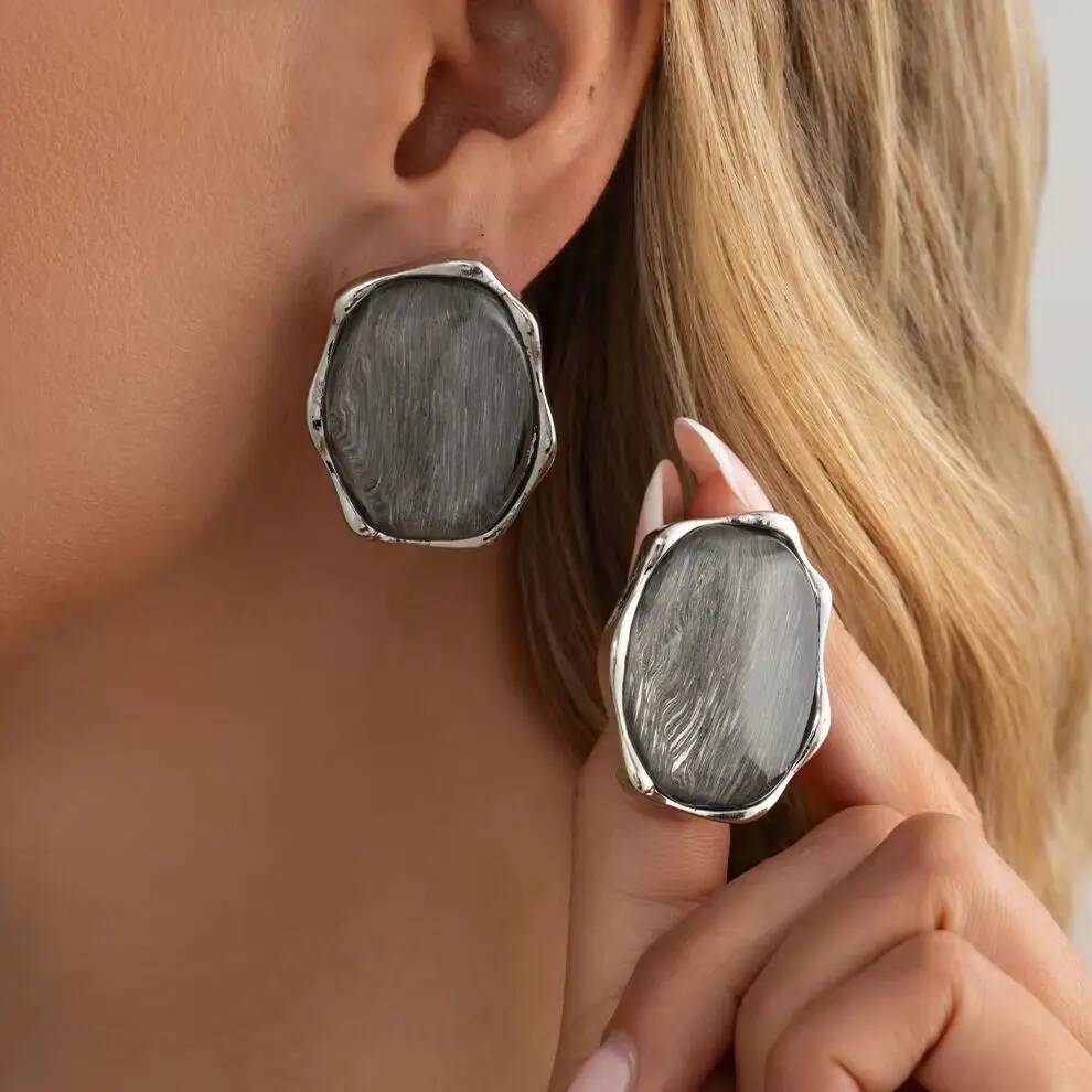 Salircon 3 Colors Retro Romantic Irregular Resin Stud Earrings for Women Creative Geometric Acrylic Large Earrings Daily Jewelry