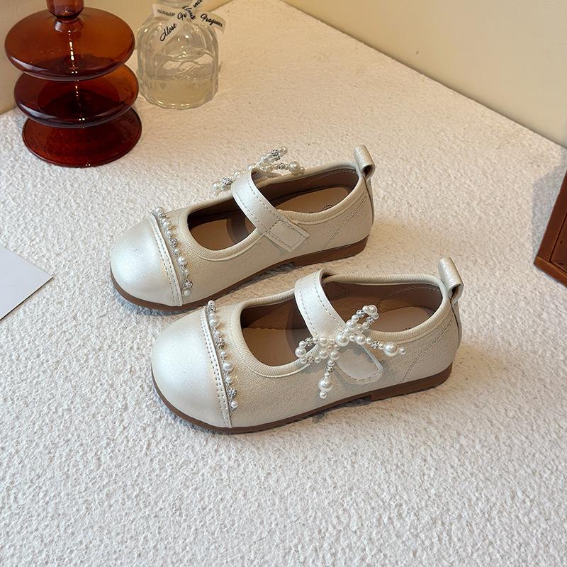 Туфли принцессы для девочек детская обувь 2025 новая весна маленькие кожаные туфли женские сокровище серебристые для девочки мягкая подошва одинарные туфли зарубежный стиль