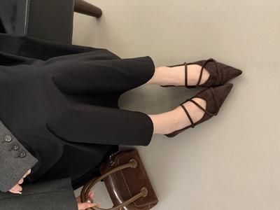 Туфли Мэри Джейн на низком каблуке, ретро замшевые с острым носком, женская обувь 2025 новая весенняя, для通勤, французские вечерние туфли