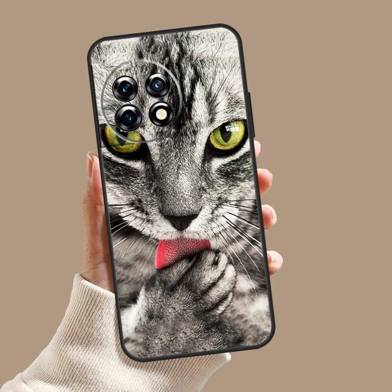 Черный кот Сверкающие глаза Чехол для OnePlus 12 11 9 10 Pro 12R 10R 9R 8T 10T Nord 3 2T N10 N20 N30 CE 2 Lite CE4 Обложка