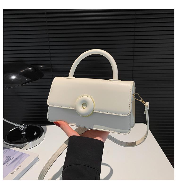 2024 летняя новая повседневная маленькая квадратная сумка нишевый дизайн портативная маленькая женская красивая сумка на плечо