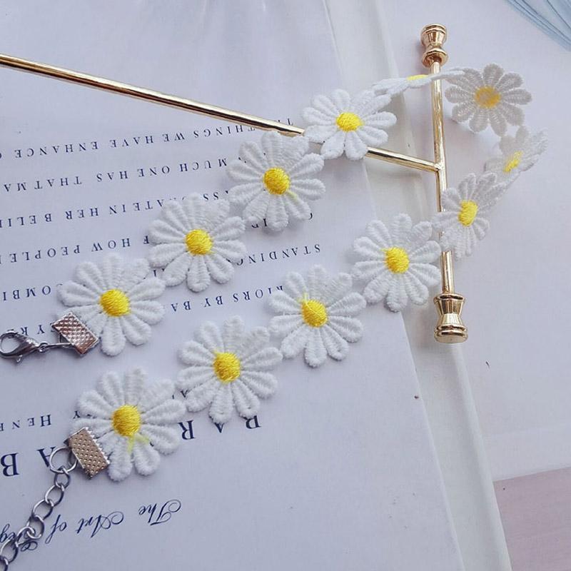 Кружевное готическое колье для девочек для женщин, винтажное сексуальное модное бархатное ожерелье с белым цветком ромашки, женские украшения на шею, аксессуары