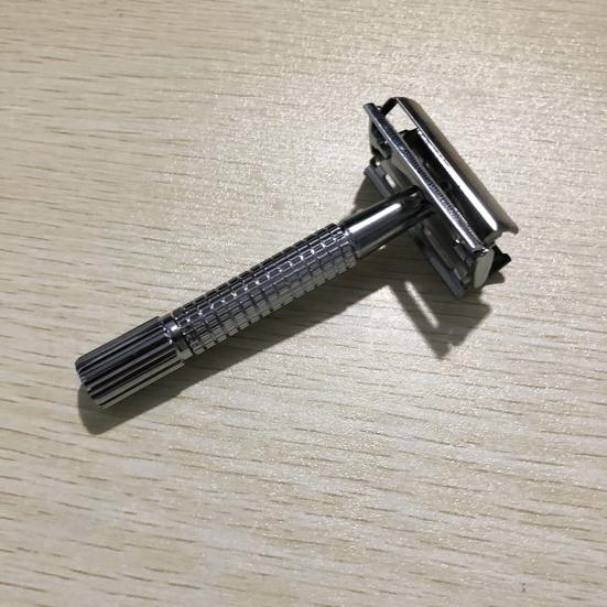 Бритва для бороды с щеткой Острое лезвие Нескользящая ручка Съемная Легко чистится Уход за волосами Ностальгическое вращающееся отверстие Ручной триммер для волос