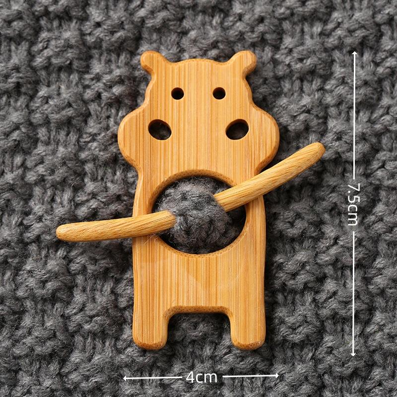 Brooch Pin with Woodenanimal Pattern
