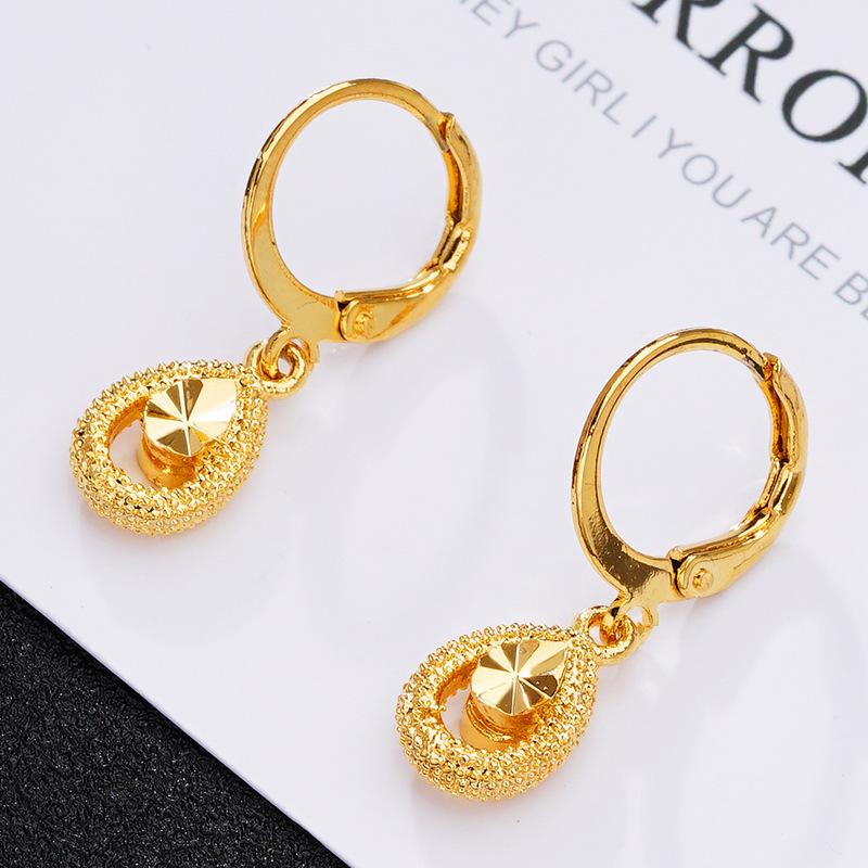 Высококачественные серьги с имитацией песочного золота: Долговечный дизайн кисточек для женщин, трансграничные медные аксессуары