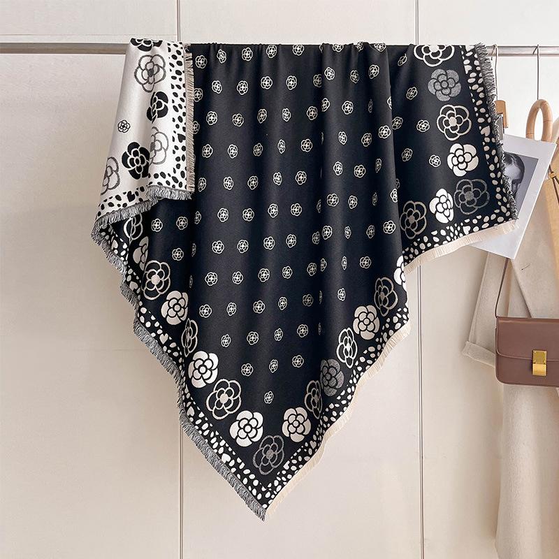 Темпераментная камелия Высококлассный большой квадратный шарф Двусторонний имитация кашемира Утолщенный шарф с декоративной шалью