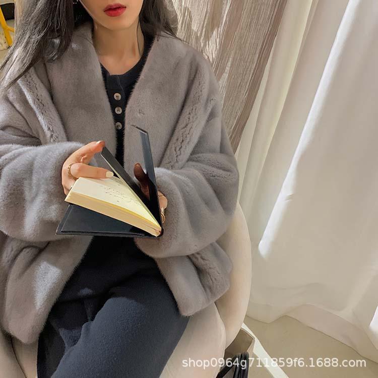 Свободная шуба с V-образным вырезом и ленивым ветром, женская зимняя новинка 2024 года, экологически чистая норковая шуба