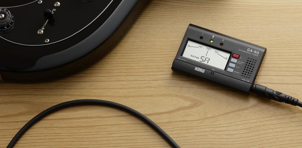 KORG Идеально для личного использования с поддержкой гитар и плоского и длинного строя 135 часов непрерывной работы Легкий и компактный Тюнер для гитары/баса GA-50,