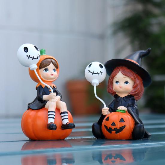2Pcs Pumpkin Witch Figurines Witch Holding Skull Balloon Ornament Cartoon Witch Statues for Halloween Miniature Scene Props