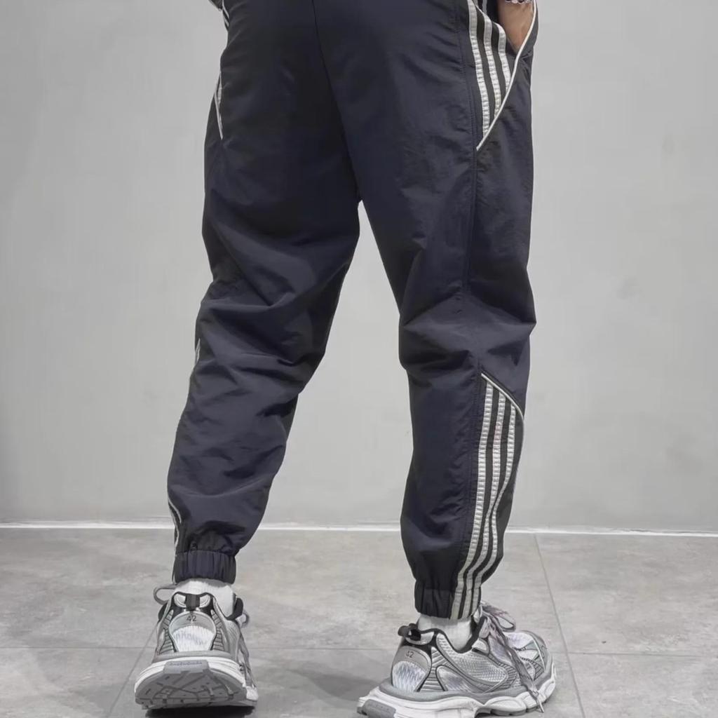 Men's Youth Waterproof Outdoor Hiking Pants - Three-Bar Design, Handsome and Loose Fit, Suitable for Spring and Autumn.