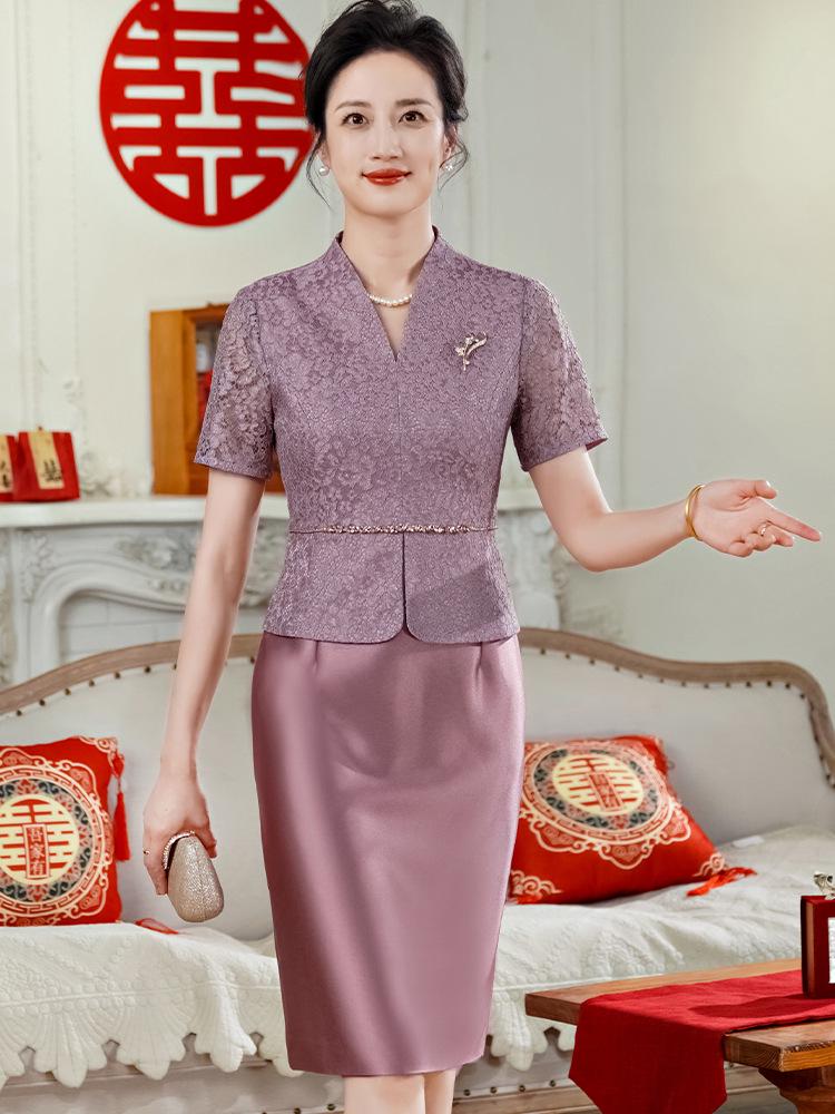 Элегантный фиолетовый комплект из двух предметов для свекрови на свадьбу 2025 - Модный, стройнящий комплект-платье с выгодно подчеркивающим фигуру дизайном